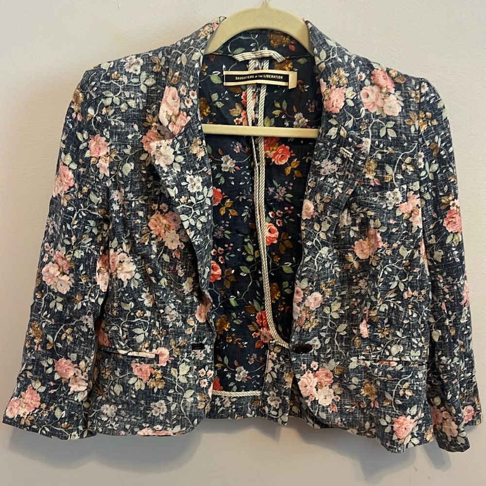 Daughters of Liberation - Linen Floral Cropped Blazer
